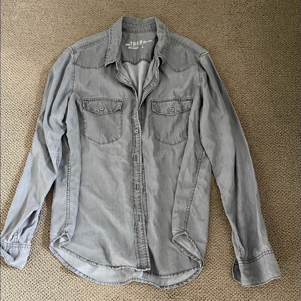 Gap shirt